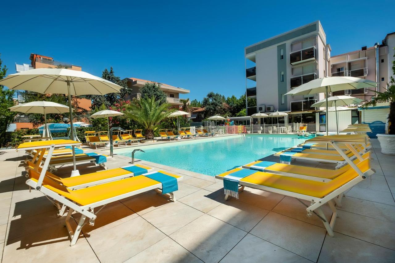 Hotel Tre Rose Riccione Eksteriør billede