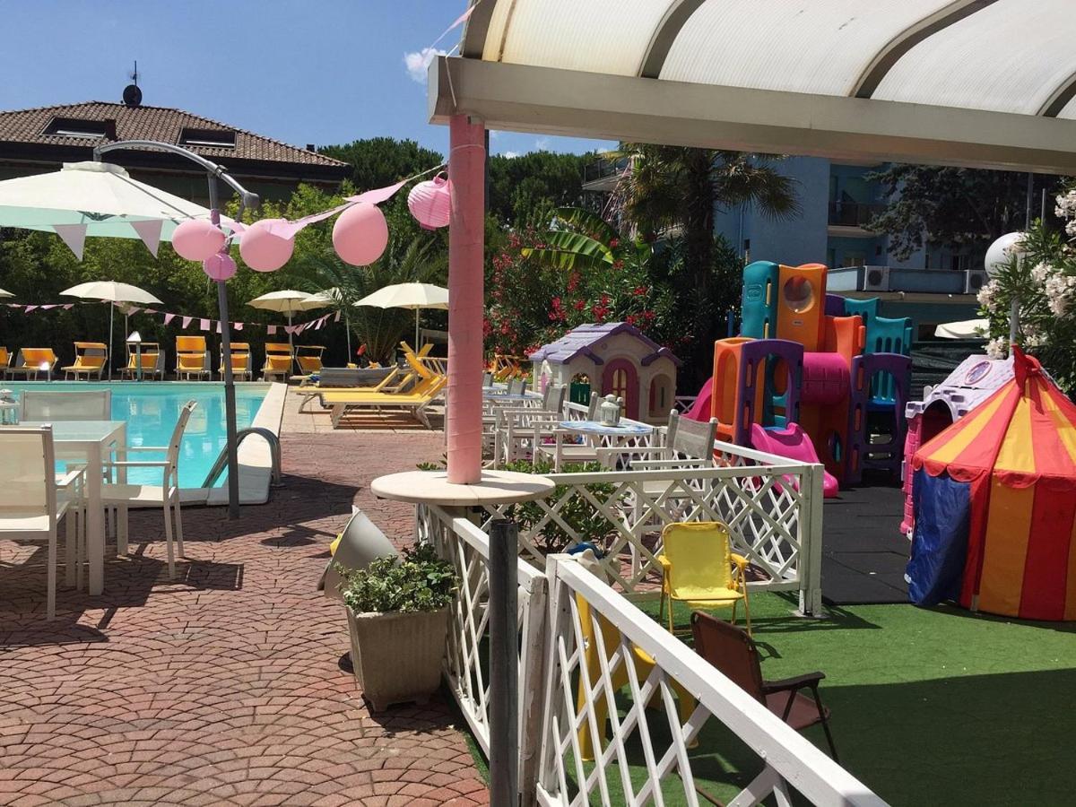 Hotel Tre Rose Riccione Eksteriør billede