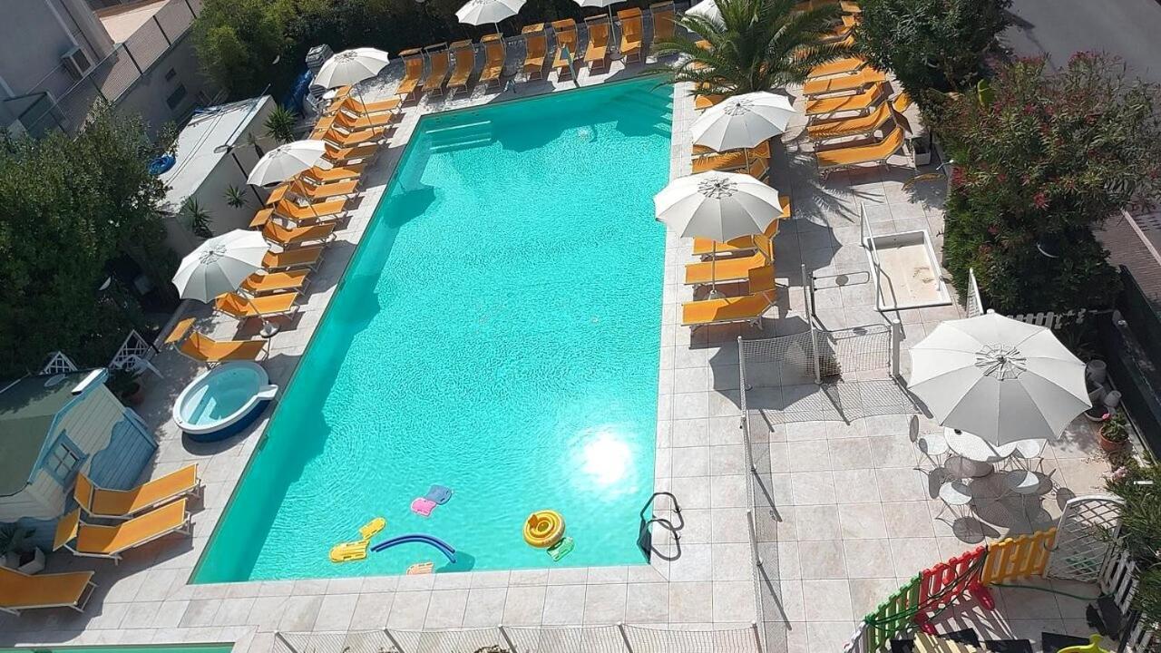 Hotel Tre Rose Riccione Eksteriør billede