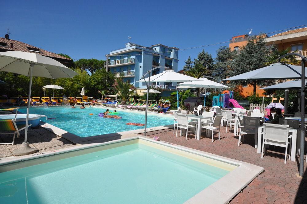 Hotel Tre Rose Riccione Eksteriør billede