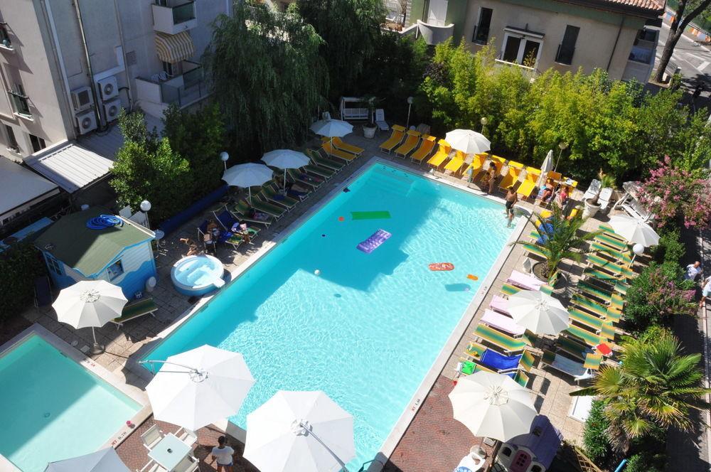 Hotel Tre Rose Riccione Eksteriør billede